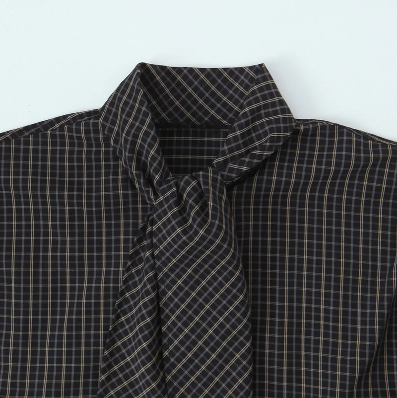 Damen Kariertes Blusenshirt mit Schluppe und weiter Passform Nord Taschen