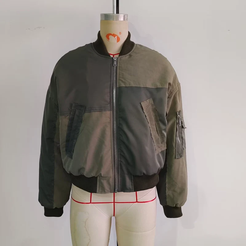 Damen Kurze Oversize-Bomberjacke mit Utility-Taschen und Rippbündchen Nord Taschen