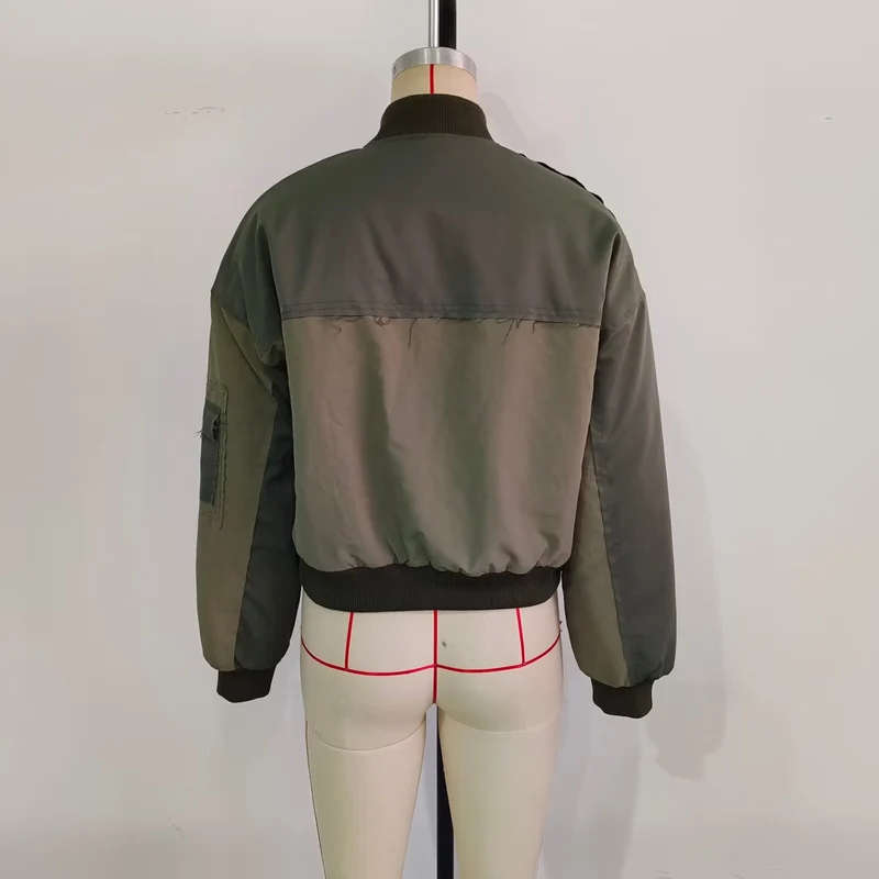 Damen Kurze Oversize-Bomberjacke mit Utility-Taschen und Rippbündchen Nord Taschen