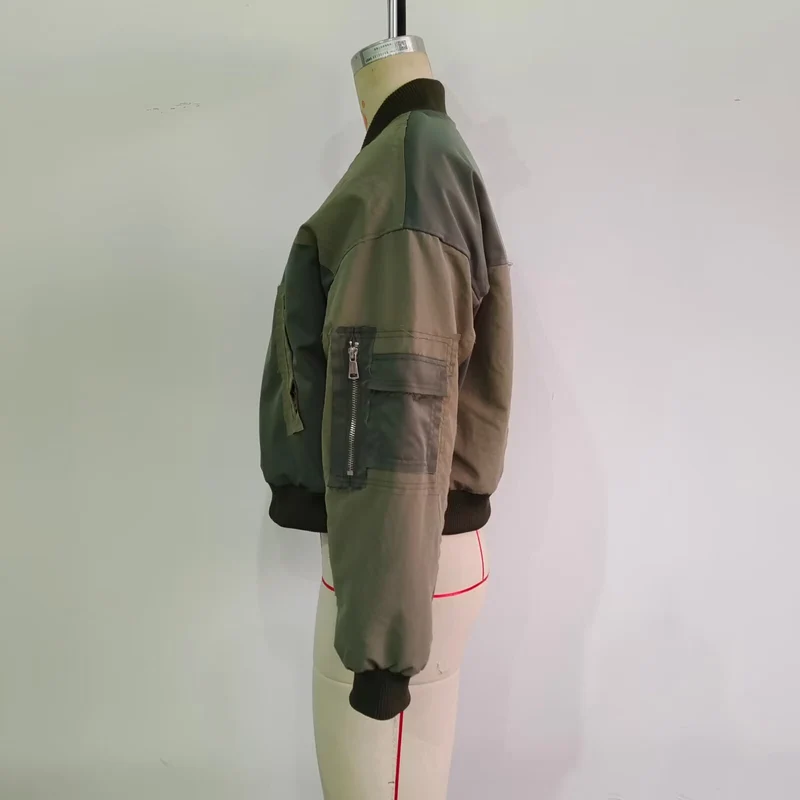 Damen Kurze Oversize-Bomberjacke mit Utility-Taschen und Rippbündchen Nord Taschen