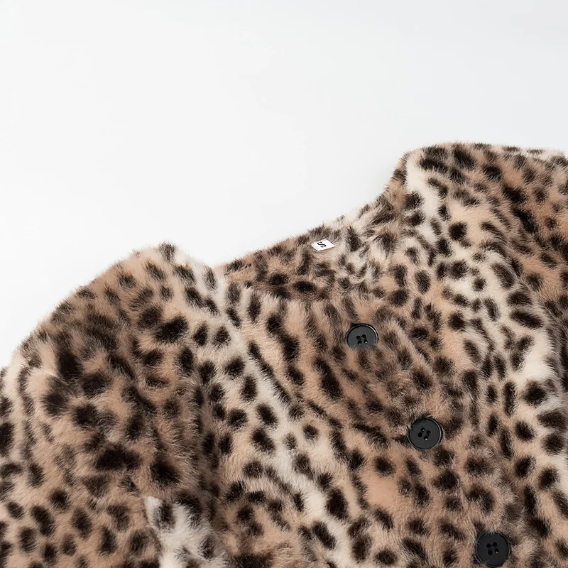Damen Kurze Kunstfelljacke mit Leopardenmuster und Rundhalsausschnitt Nord Taschen