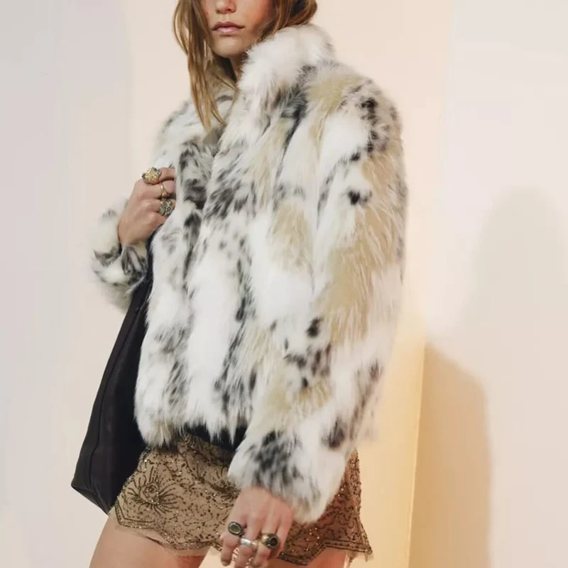 Damen Kurze Kunstfelljacke im Patchfell-Look mit hohem Stehkragen Nord Taschen