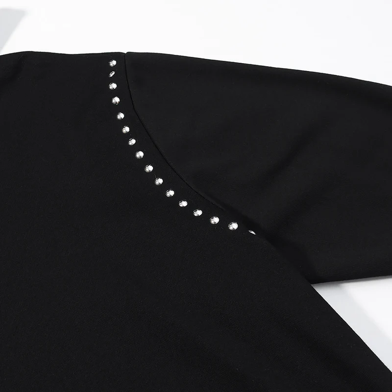 Damen Oversize-Kapuzenpullover mit Nietenbesatz und geripptem Saum Nord Taschen