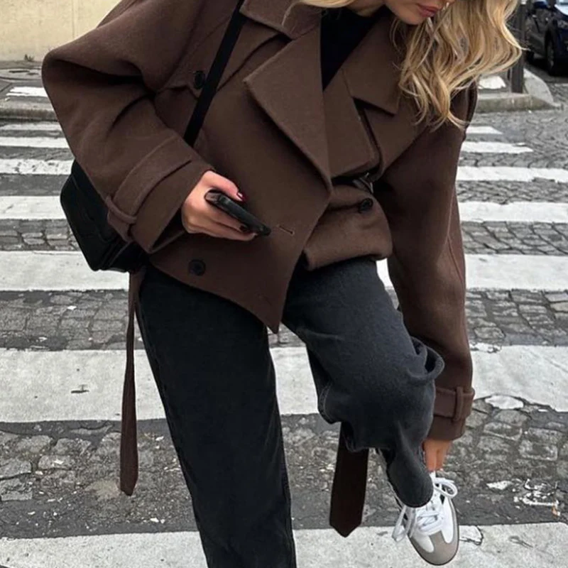 Damen Kurz geschnittener Oversize-Wollmix-Peacoat mit weitem Revers und Bindegürtel Nord Taschen