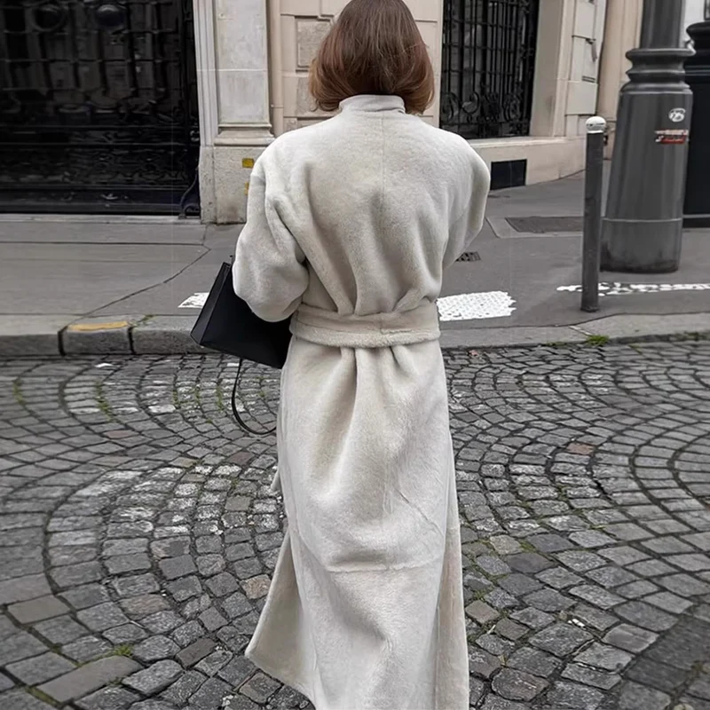 Damen Maxilanger Oversize-Teddymantel mit minimalistischem Stehkragen und verdeckter Druckknopfleiste Nord Taschen