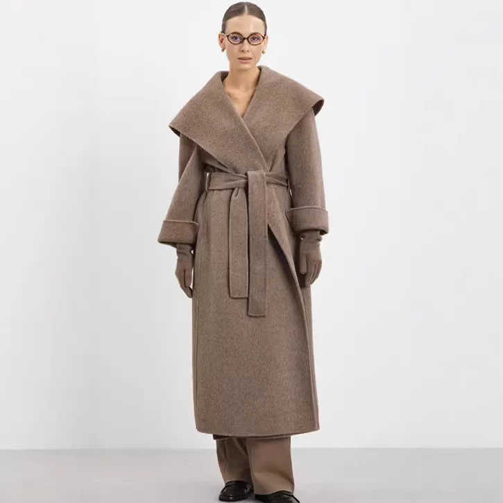 Damen Maxi-Mantel im Wickelstil mit breitem Schalkragen und Krempelärmeln Nord Taschen