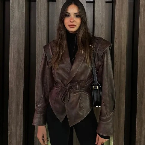 Damen Kurzjacke aus Wildlederoptik mit Wickelgürtel, Schalkragen und Schnürdetail Nord Taschen
