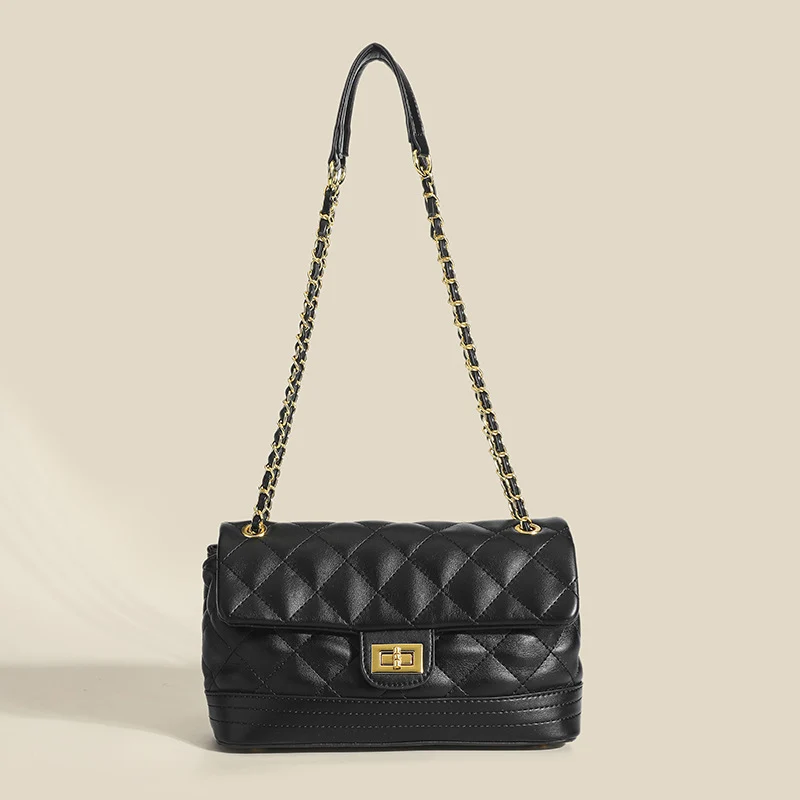 Damen Umhängetasche mit elegantem Steppmuster und goldener Kettenapplikation Nord Taschen