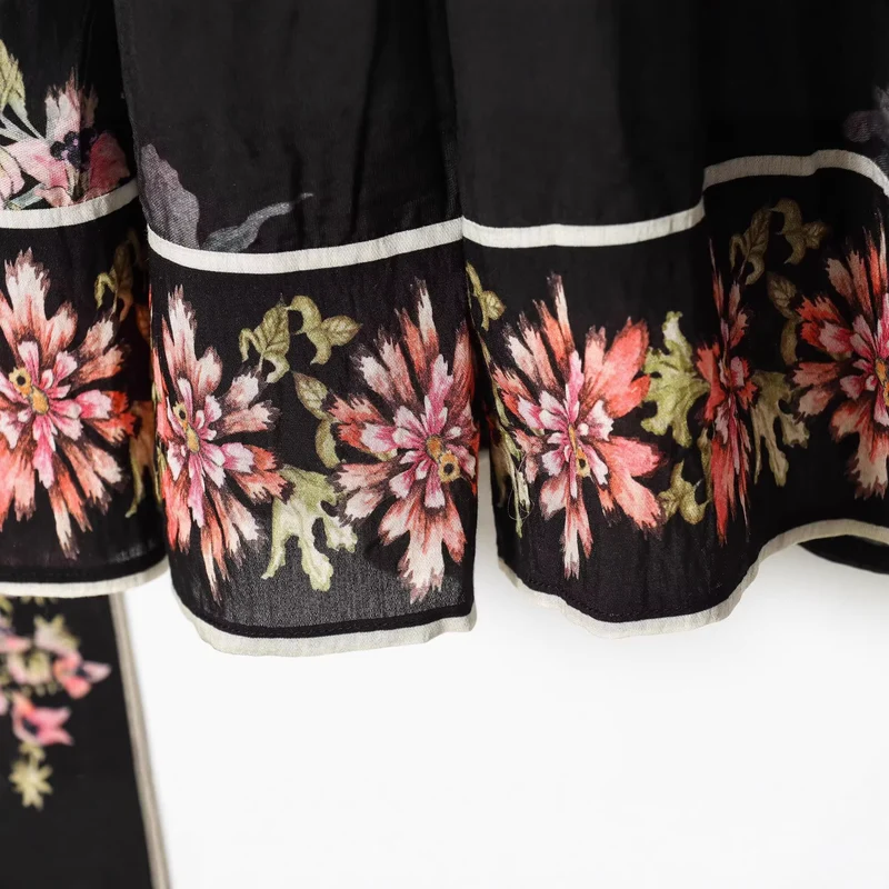 Damen Boho-Stufenkleid mit Stehkragen, Taillengürtel und Ballonärmeln Nord Taschen