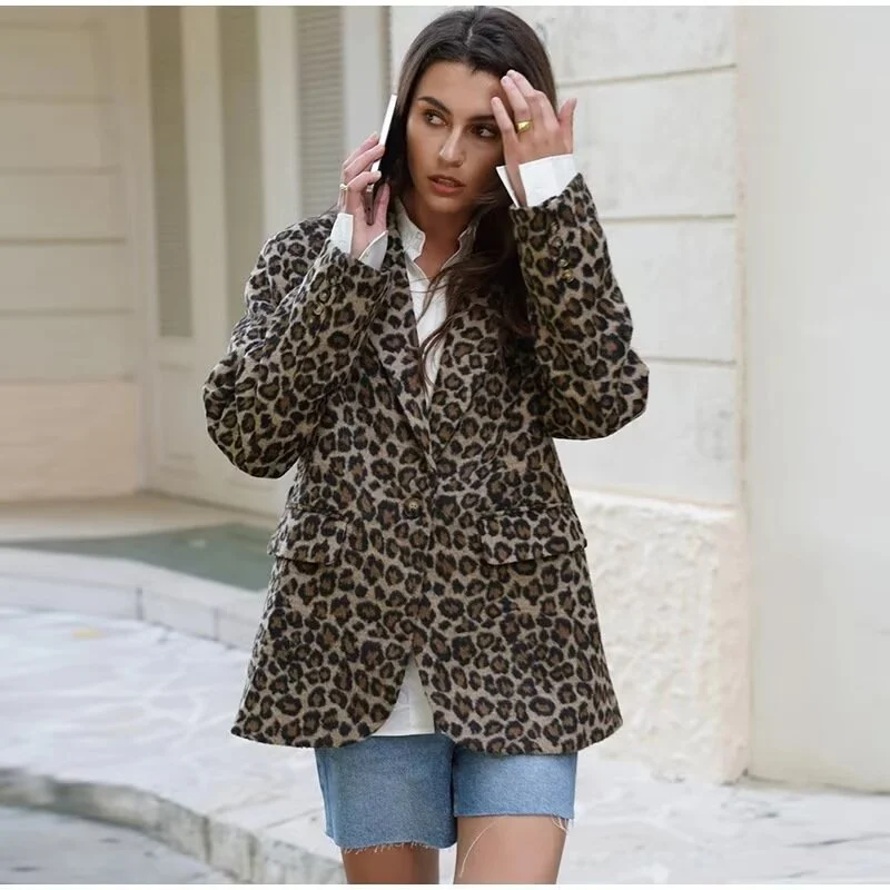 Damen Leopardenprint Bouclé-Blazer mit Reverskragen und aufgesetzten Pattentaschen Nord Taschen