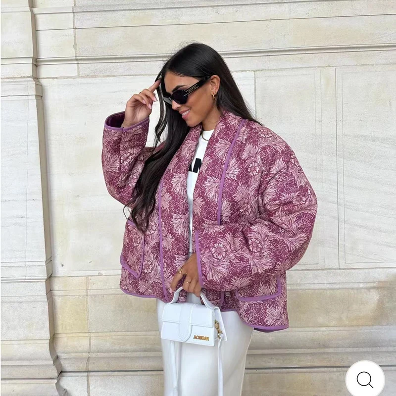 Damen Kurz geschnittene Steppjacke im Vintage-Blumenmuster mit Schalkragen und Kontrastpaspel Nord Taschen