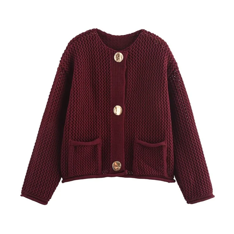 Damen Kurzgeschnittene strukturierte Strickjacke mit goldfarbenen Zierknöpfen und aufgesetzten Taschen Nord Taschen