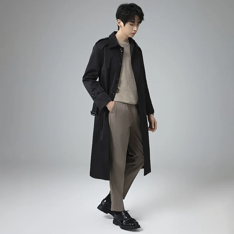 Herren Trenchcoat mit Taillengürtel, Schulterklappen und klassischer Knopfleiste Nord Taschen