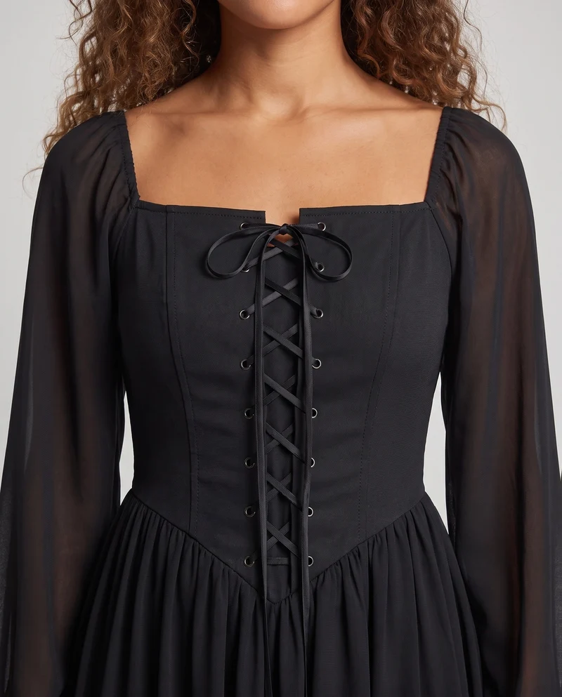 Damen Hexenkleid mit transparenten Ärmeln und verzierter Kapuze Nord Taschen