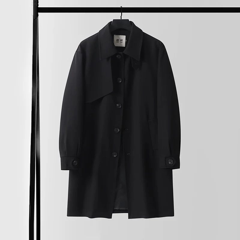 Herren Moderner minimalistischer Trenchcoat mit asymmetrischer Schulterklappe und knielanger Silhouette Nord Taschen