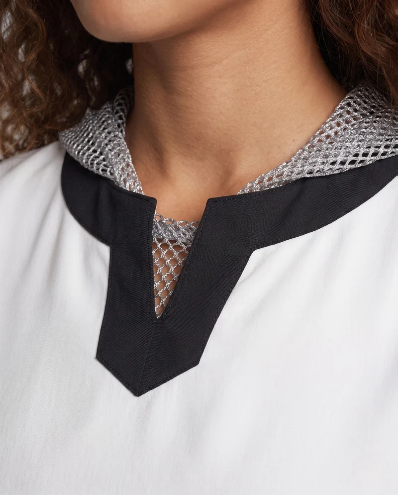 Damen Kostümset mit gestreiftem Kleid und Kettenhemd-Elementen Nord Taschen