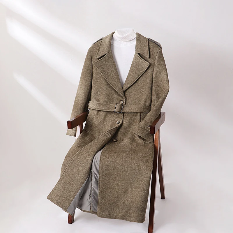 Herren Maxilanger Wollmix-Übermantel mit kastiger Silhouette, Schalkragen und dekorativen Schulterpatten Nord Taschen