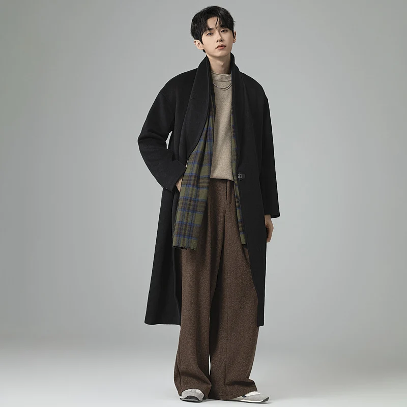 Herren Maxilanger Wollmix-Übermantel im Oversize-Schnitt mit weitem Schalkragen und dekorativer Gurtleiste Nord Taschen