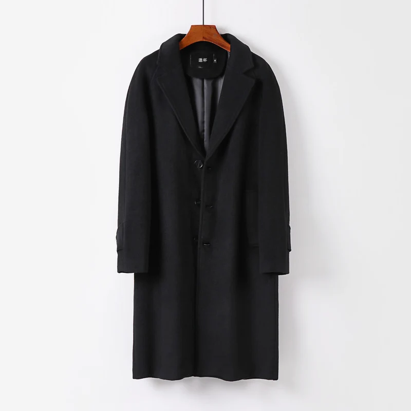 Herren Maxilanger Wollmantel mit cleanem Schnitt, schmalem Revers und innenliegendem Futter Nord Taschen
