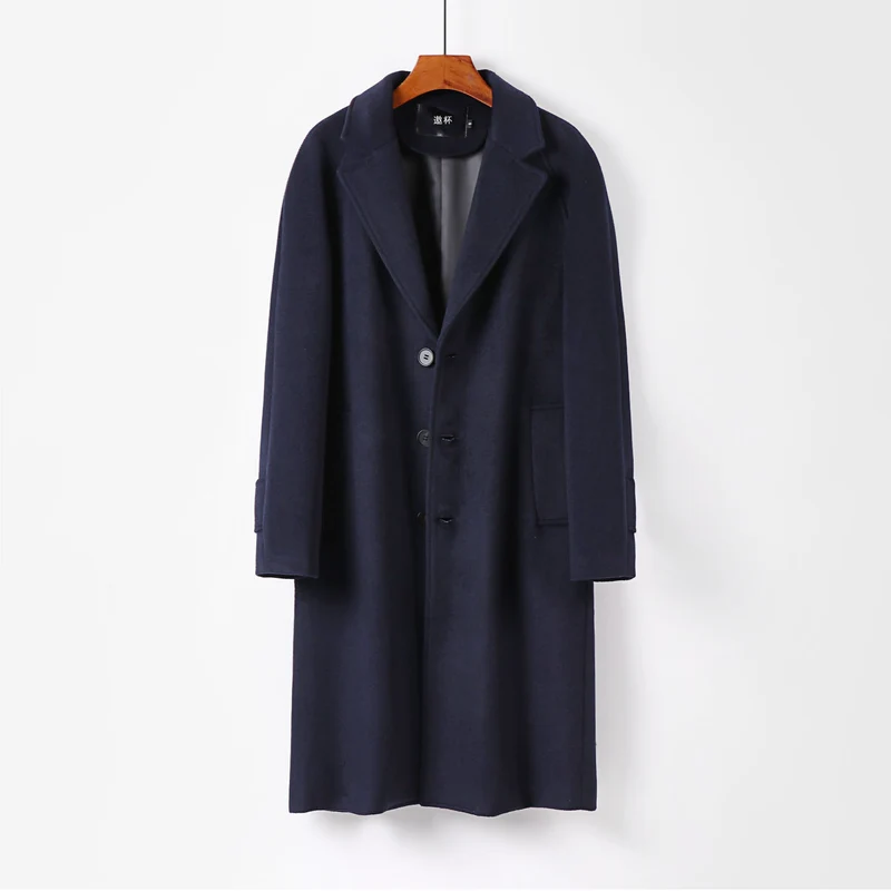 Herren Maxilanger Wollmantel mit cleanem Schnitt, schmalem Revers und innenliegendem Futter Nord Taschen