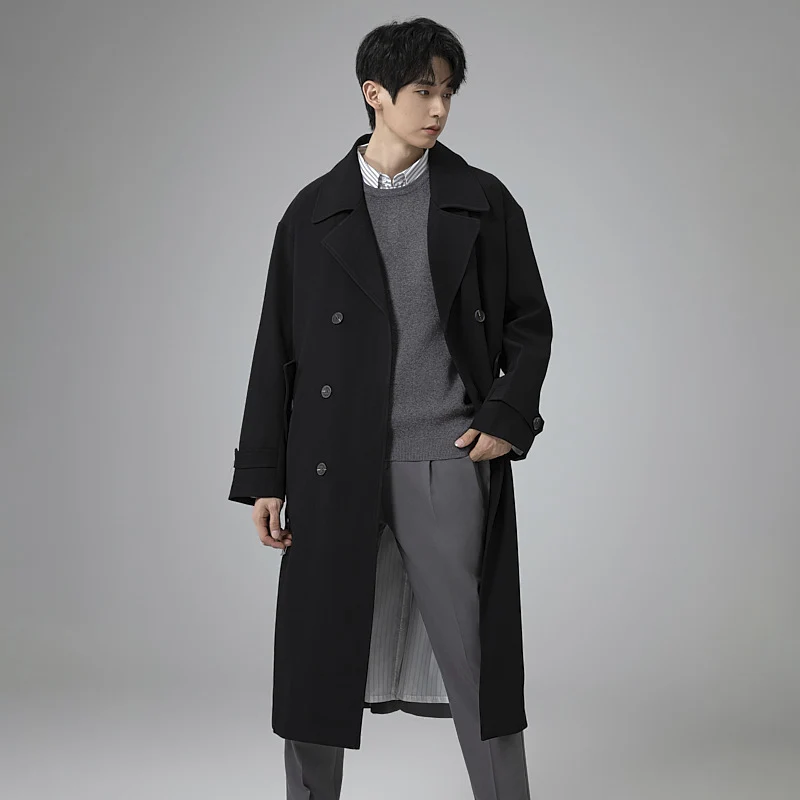 Herren Maxilanger Trenchmantel mit taillierendem Gürtel und minimalistischer Silhouette Nord Taschen