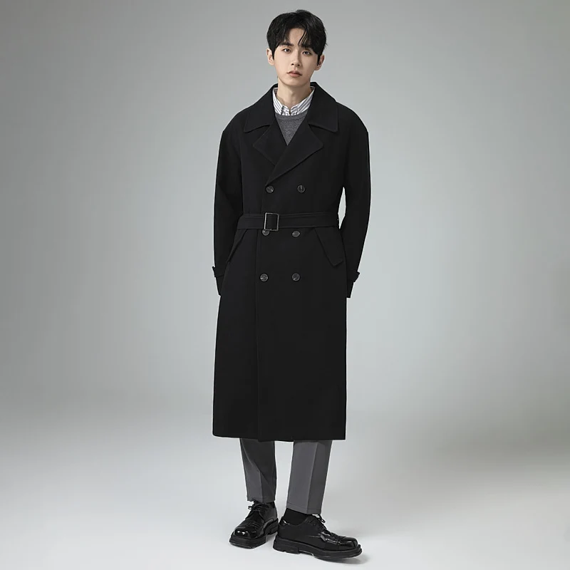 Herren Maxilanger Trenchmantel mit taillierendem Gürtel und minimalistischer Silhouette Nord Taschen