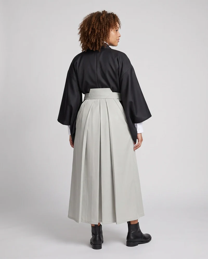 Damen traditionelles Kimono-Outfit mit Gürtel und Hemd Nord Taschen