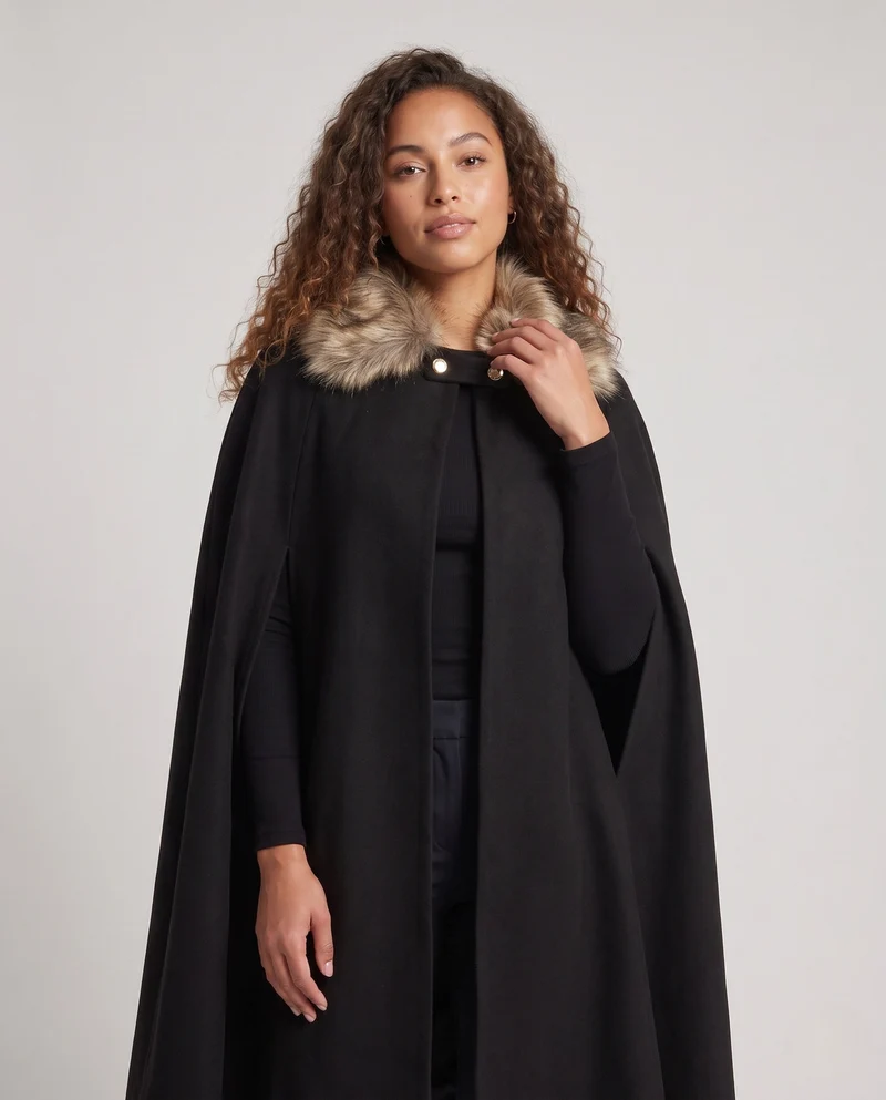 Damen eleganter Kapuzenumhang mit geschmeidigem Schnitt und kunstvollen Verzierungen Nord Taschen