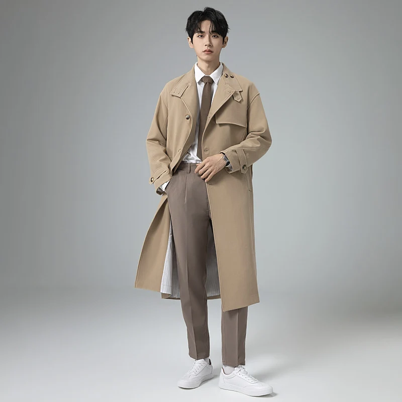 Herren Langer moderner Trenchcoat aus leichtem Twill mit verdeckter Knopfleiste und Taillenriegel Nord Taschen