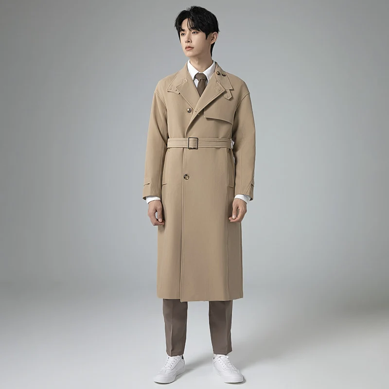 Herren Langer moderner Trenchcoat aus leichtem Twill mit verdeckter Knopfleiste und Taillenriegel Nord Taschen