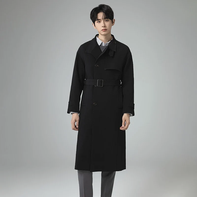 Herren Langer moderner Trenchcoat aus leichtem Twill mit verdeckter Knopfleiste und Taillenriegel Nord Taschen