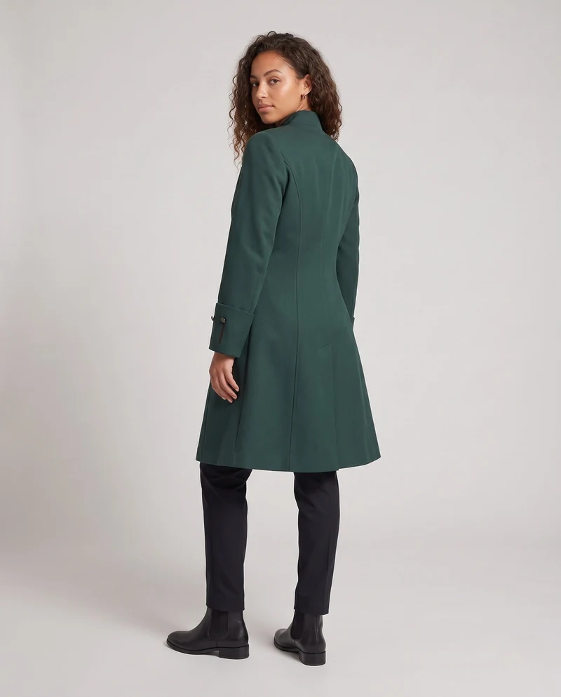 Damen eleganter historischer Umhang mit kunstvollen Knöpfen und weiten Ärmeln Nord Taschen