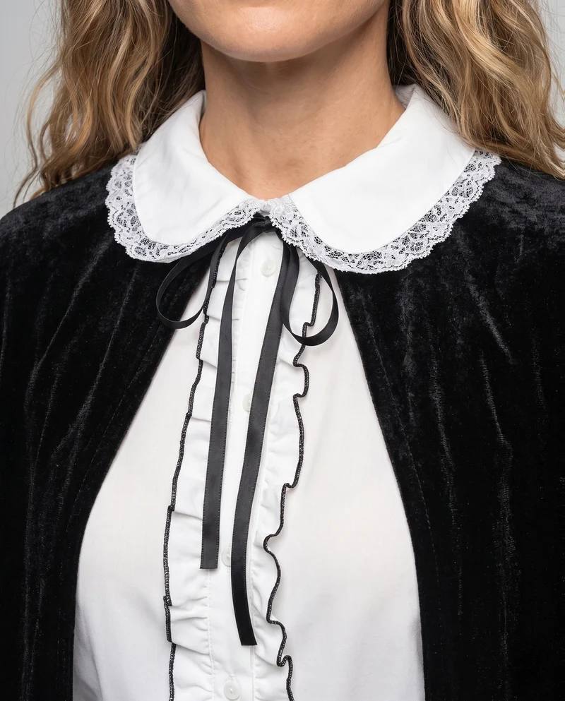 Damen Hexenkostüm mit voluminösem Cape und detailreicher Bluse Nord Taschen