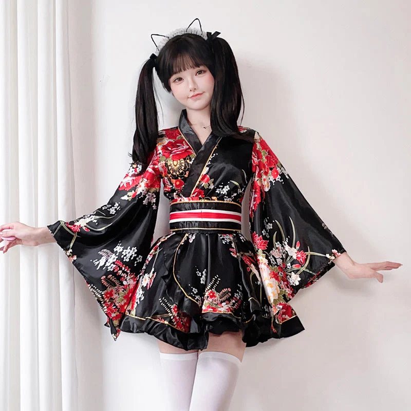 Damen Kimono Kleid mit einem verspielten Schnitt und floralen Akzenten Nord Taschen