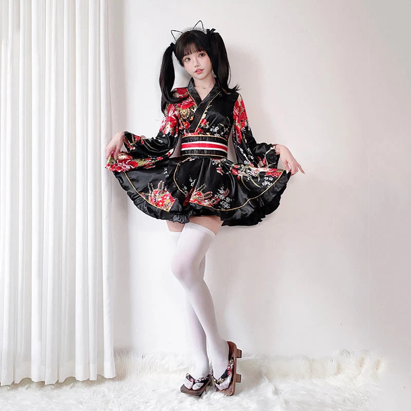 Damen Kimono Kleid mit einem verspielten Schnitt und floralen Akzenten Nord Taschen