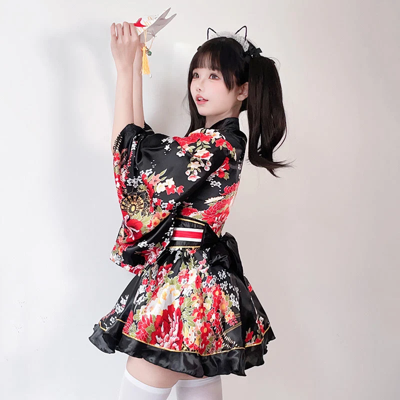 Damen Kimono Kleid mit einem verspielten Schnitt und floralen Akzenten Nord Taschen