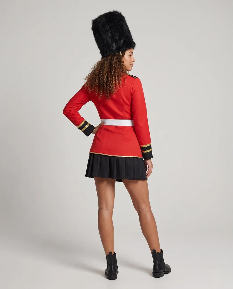 Damen Kostüm im Militärstil mit Rock und eleganten Akzenten Nord Taschen