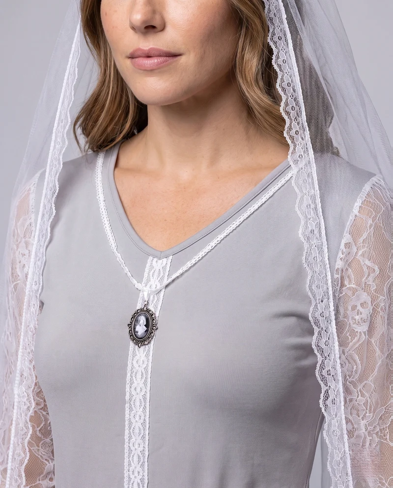 Damen Elegantes Hochzeitskleid mit transparentem Schleier und romantischen Akzenten Nord Taschen