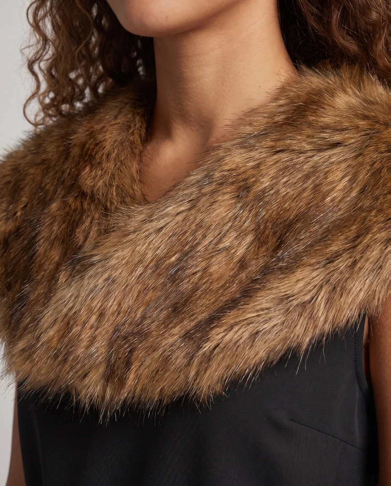 Damen Eleganter Umhang mit luxuriösem Fellkragen und Gürtel Nord Taschen