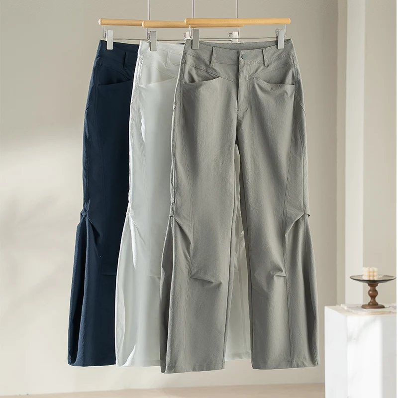 Damen Weite hochgeschnittene Hose mit seitlichen Schlitz‑Panels und markanten Nahtdetails Nord Taschen