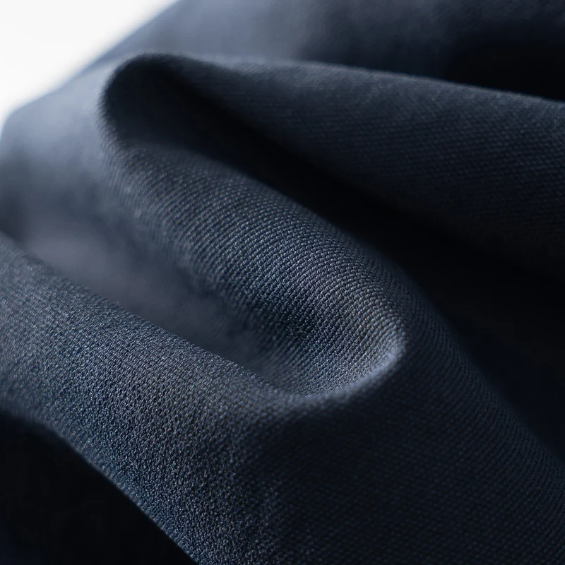 Damen Weite hochgeschnittene Hose mit seitlichen Schlitz‑Panels und markanten Nahtdetails Nord Taschen