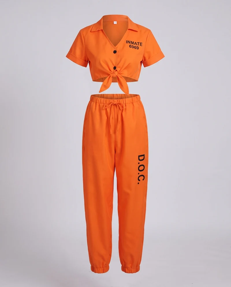 Damen Kostümset im Gefängnisstil mit kurzem Oberteil und Bundhose Nord Taschen