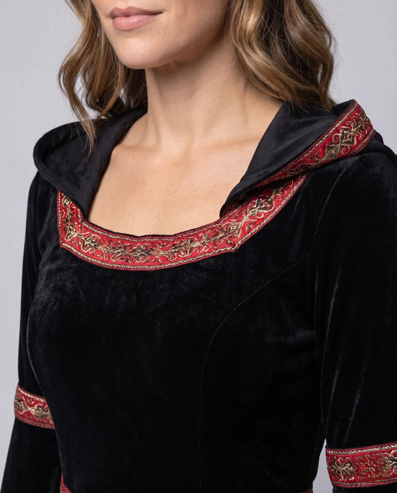 Damen Elegantes Kapuzenkleid mit weiten Ärmeln und aufwendigen Verzierungen Nord Taschen