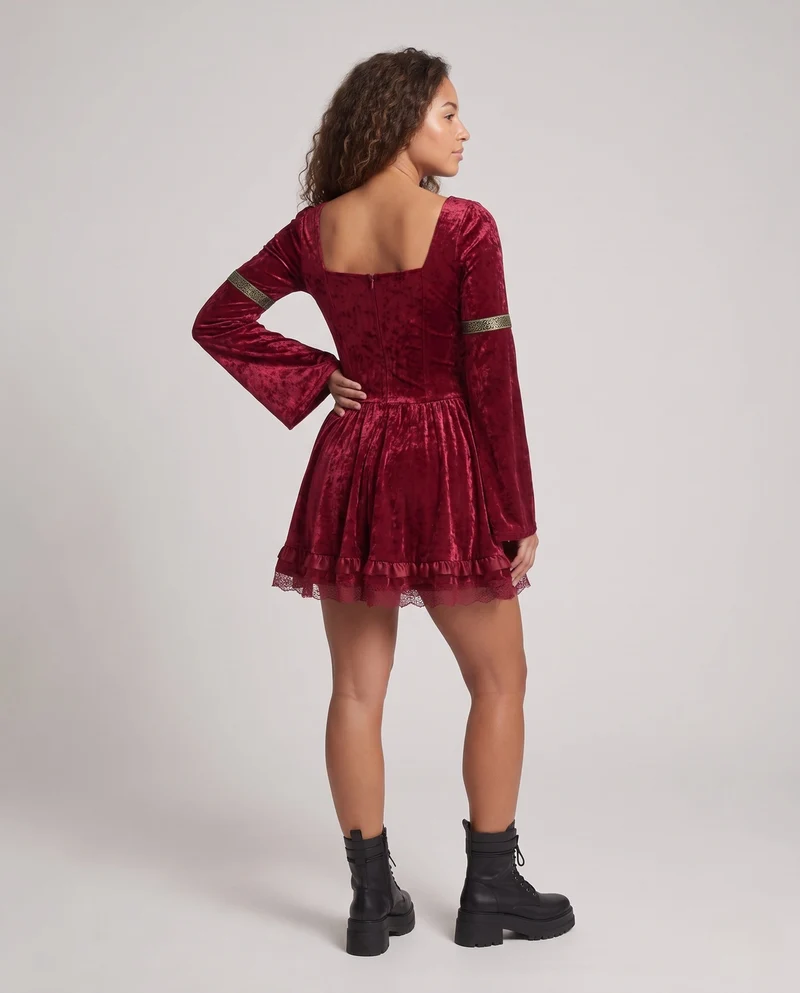 Damen Kostümkleid mit Spitzenverzierungen und weiten Ärmeln Nord Taschen