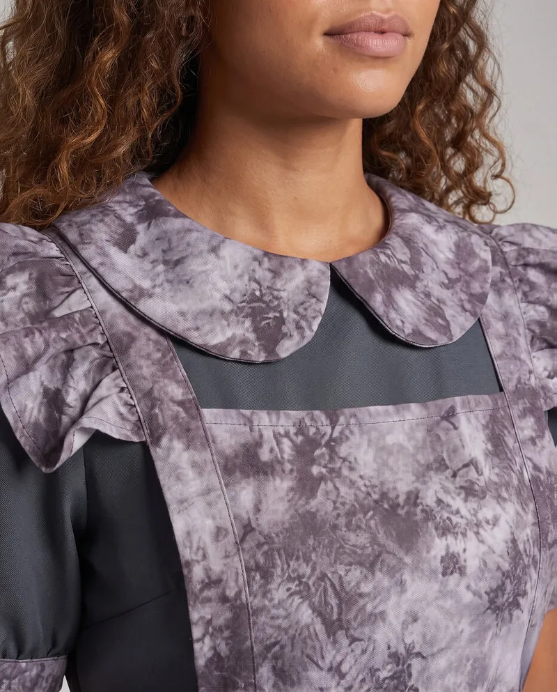 Damen Verspieltes Dienstmädchenkleid mit Haube und Rüschendetails Nord Taschen