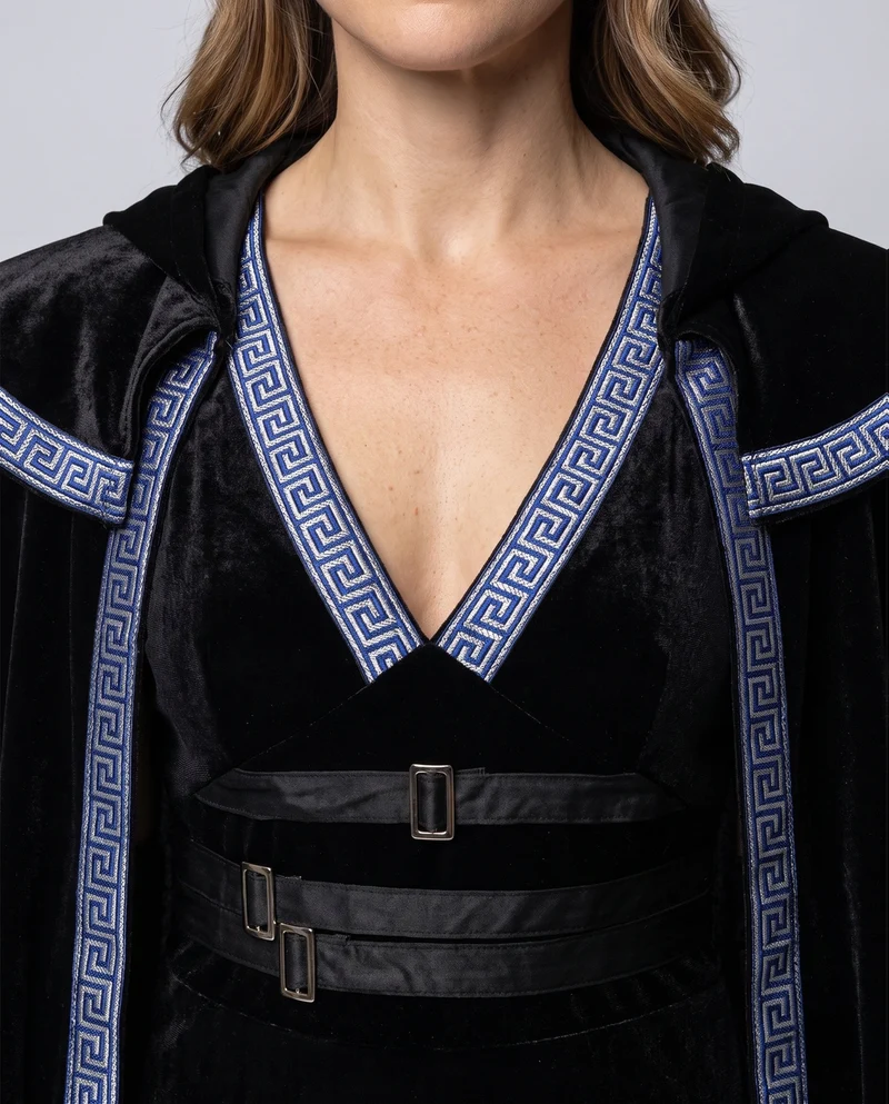 Damen Elegantes Samtkleid mit Kapuze und Rüschendetails Nord Taschen