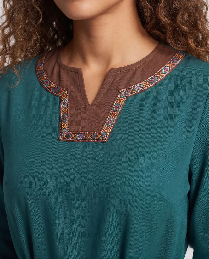 Damen Elegantes langärmliges Kleid mit Stickerei Nord Taschen