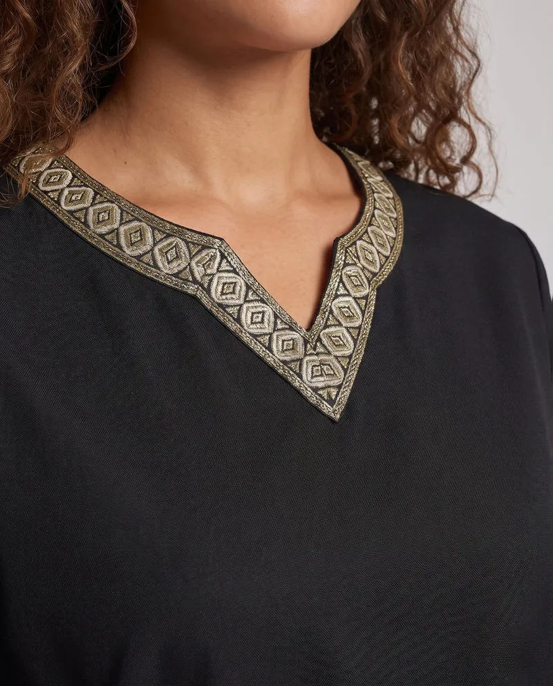 Damen Elegantes Tunika-Kleid mit dekorativem Saum und Gürtel Nord Taschen