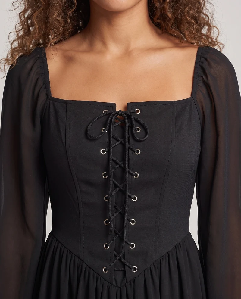 Damen Hexenkleid mit transparenten Ärmeln und elegantem Schnürdesign Nord Taschen