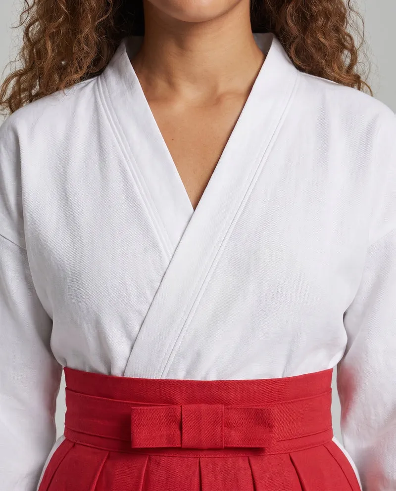 Damen historische Kimono-Robe mit goldenen Verzierungen und Accessoires Nord Taschen